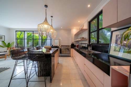 Chic 3BR di Sisi Pantai dekat 7AM Bakers & Jalan ke Pantai