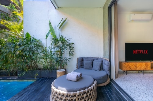 Berawa Beachside 2BR Pool Villa, Near Baked & Nude