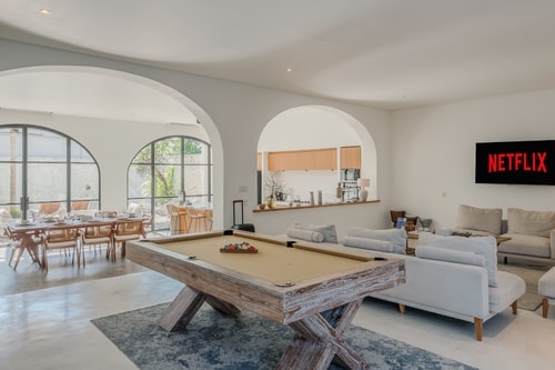 Bianca Villa - 4 Bedroom with Pool Table, Canggu