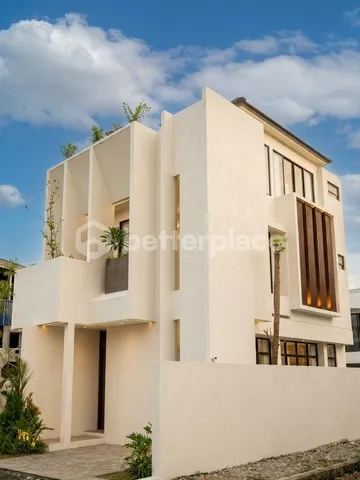 Beautifully Crafted Three-Bedroom Freehold Villa in Bukit Uluwatu Close to Melasti Beach and Shopping Centers